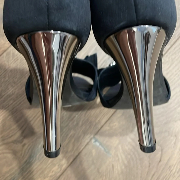 Tory Burch Black Elastic Ankle Strap Embellished Jewel High Heel Pumps Size 8 - Picture 6 of 11